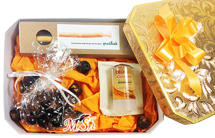 MSH "Золотые орешки": Подарочный набор (мыльные орехи, мисвак, алунит, мешочек для орехов, открытка)