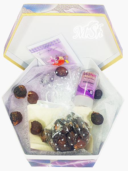 MSH "Удиви подругу": Подарочный набор (мыльные орехи, минеральный дезодорант, мешочек для орехов, открытка)